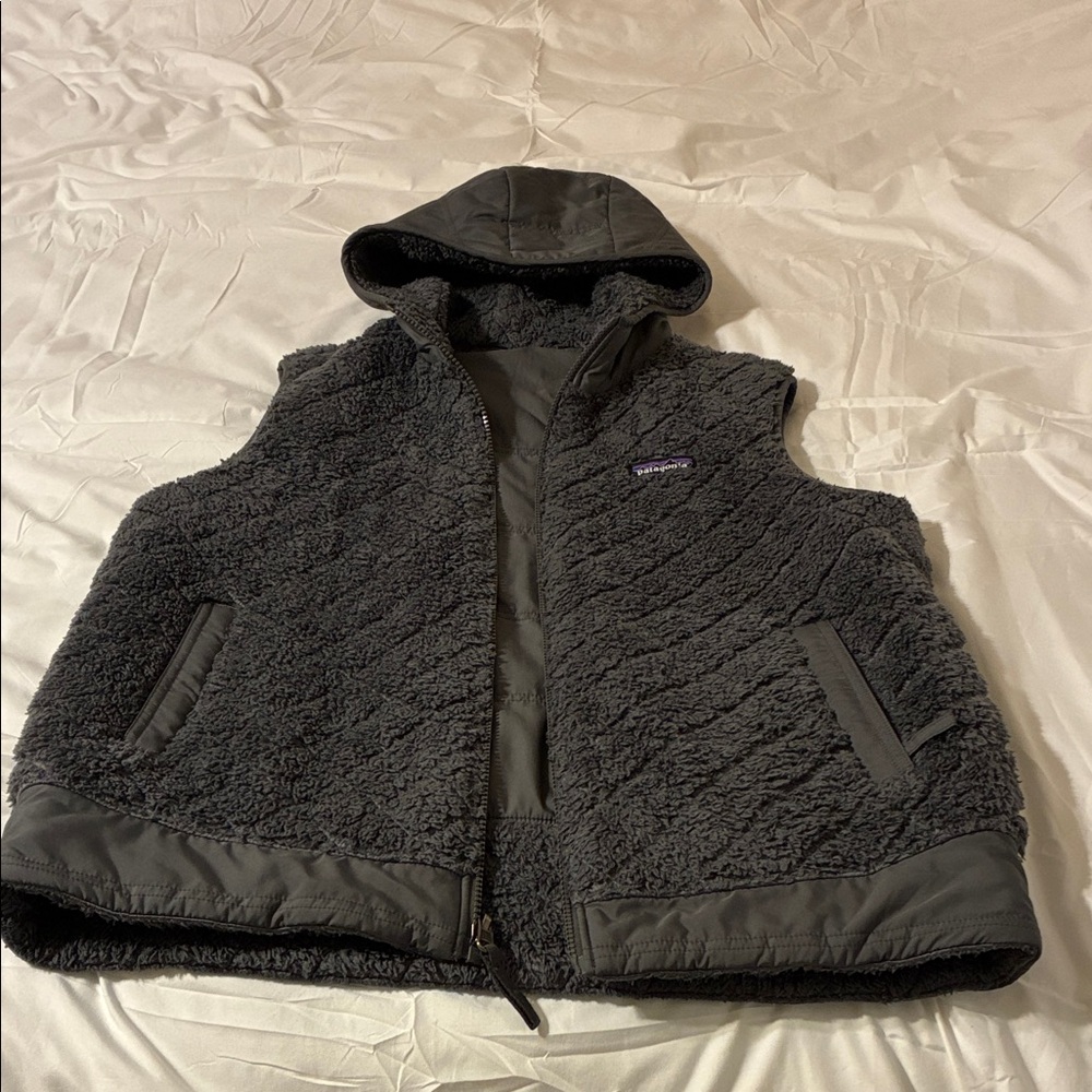 Patagonia Reversible Grey Zipper Vest 
with soft Sherpa on one side